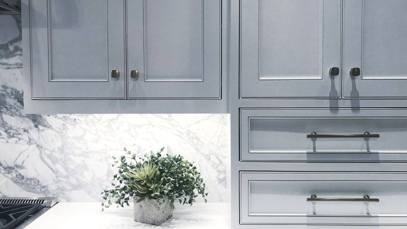Mastering Kitchen Aesthetics: Selecting the Perfect Cabinets